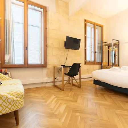 Les De Saint Amand Daire Bordeaux
