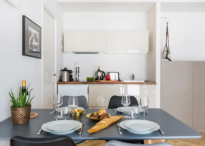 Les De Saint Amand *