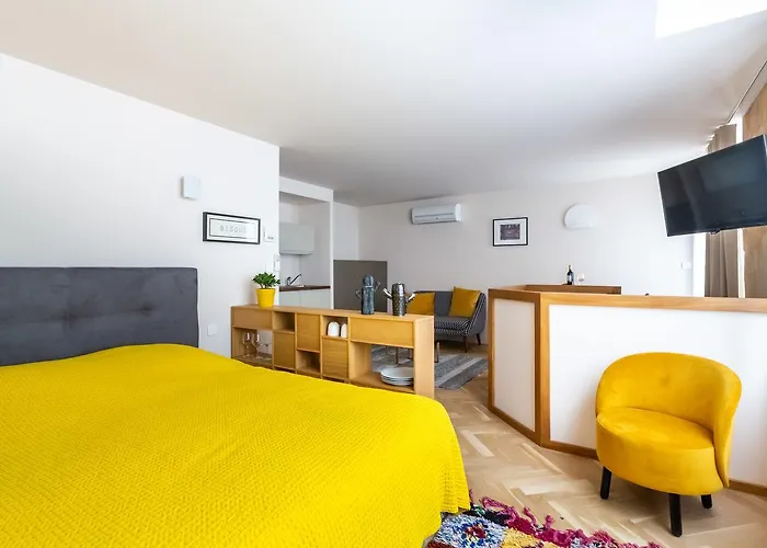 Les De Saint Amand Apartment *